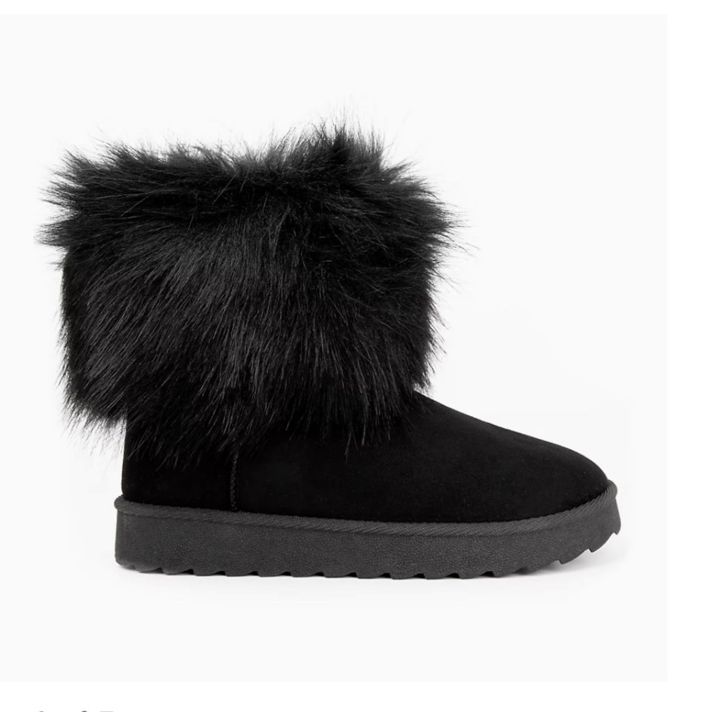NWOT Sugar Radient Faux Fur Black Bootie, Size 6